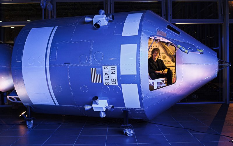 Einmal Astronaut sein und Platz in der nachgebildeten Apollo 13-Raumkapsel nehmen 